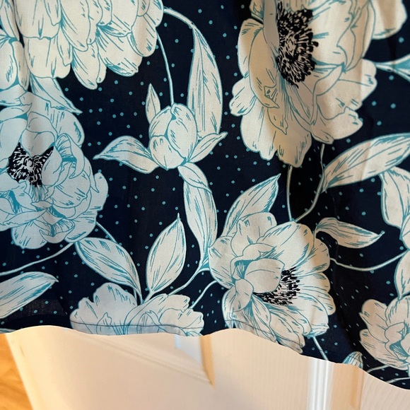 LOFT Floral Tunic. Navy with white flowers. Size XL. - Picture 7 of 11